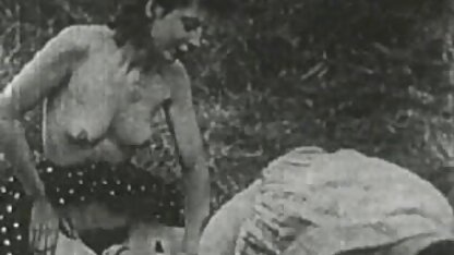 Uma grande Orgia Lésbica no chuveiro. video sexo grupal amador