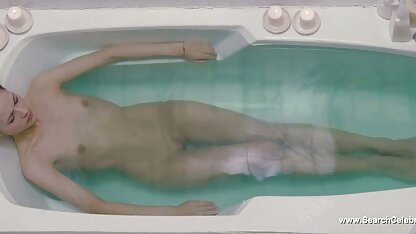 A Lana Kendrick preparou lesbicas sexo grupal a webcam para aquecer com as mamas gordas em fevereiro.